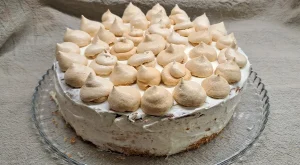 Sponge Cake with Crunchy Meringue