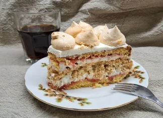 Sponge Cake with Crunchy Meringue