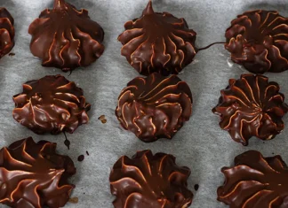 Homemade Marshmallows with Chocolate Drizzle