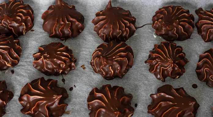 Homemade Marshmallows with Chocolate Drizzle