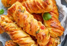 Mozzarella and Parsley Twisted Bread Recipe