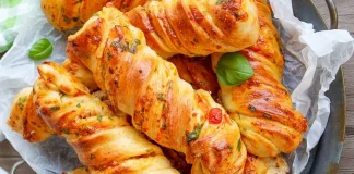 Mozzarella and Parsley Twisted Bread Recipe