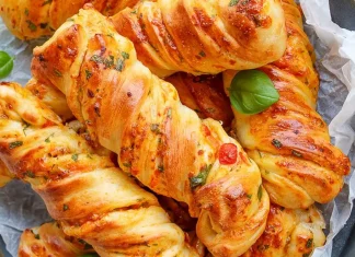 Mozzarella and Parsley Twisted Bread Recipe