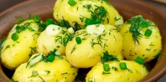 Boiled Potatoes with Crushed Garlic